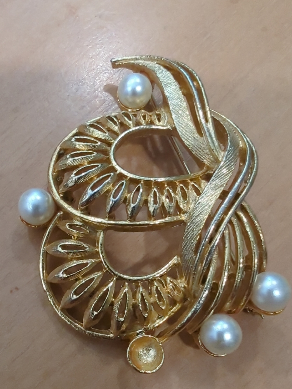 Gold Faux Pearl Swirl Lisner Vintage Brooch